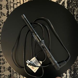 Black Curling Wand